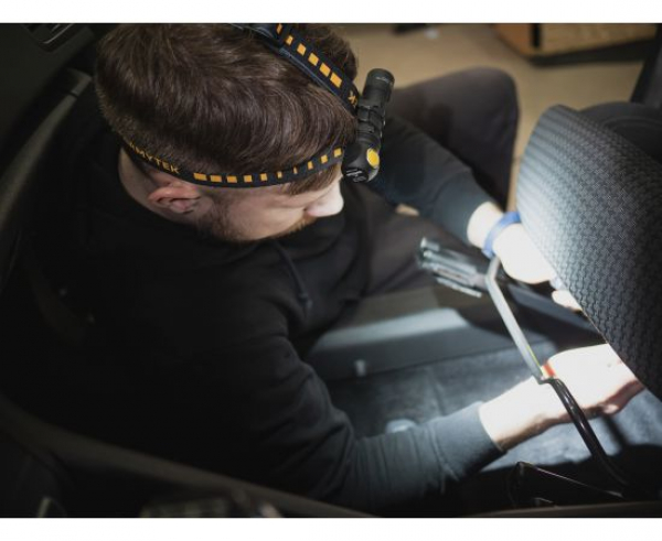 ARMYTEK Ersatzstirnband bei Gatzetec bei der Arbeit